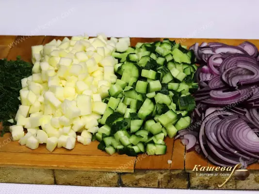 Продукти порізані для салату