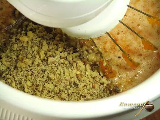 Additive flour and spices to the dough for cupcakes