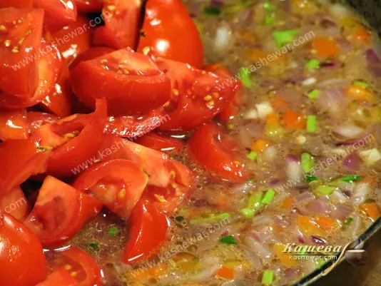 Simmering tomato ketchup ingredients