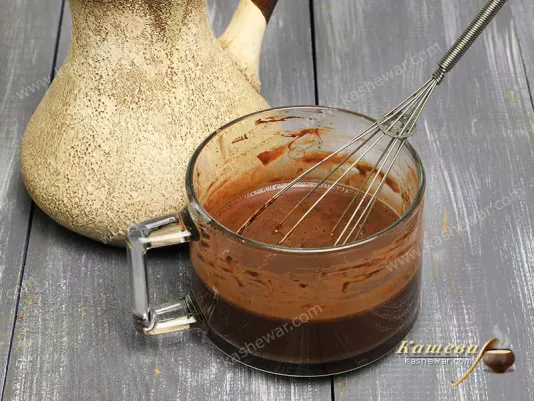 Кофе в стакане с венчиком