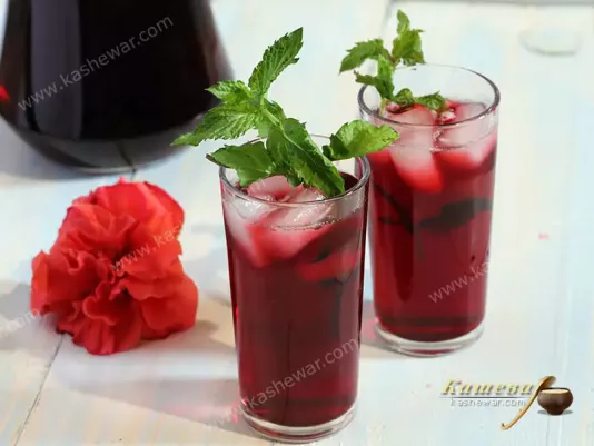 Iced hibiscus tea
