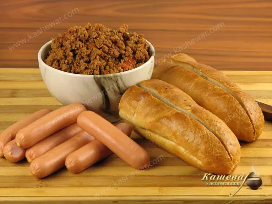Build a chili hot dog