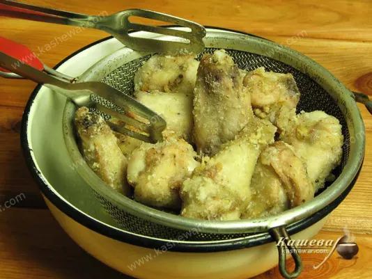 Удаление лишнего жира из куриных крыльев