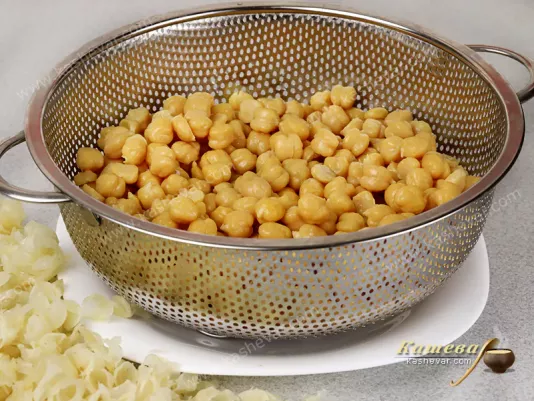 Peeled chickpeas