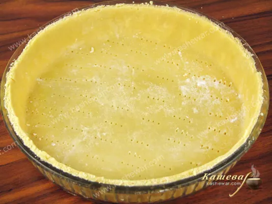 Put the dough into the form