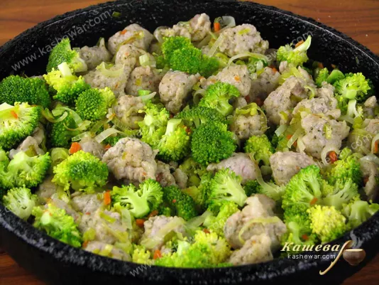 Fry vegetables and sausages in a pan