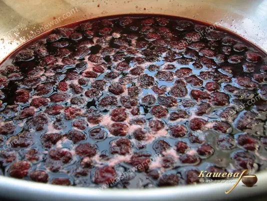 Готовое клубничное варенье