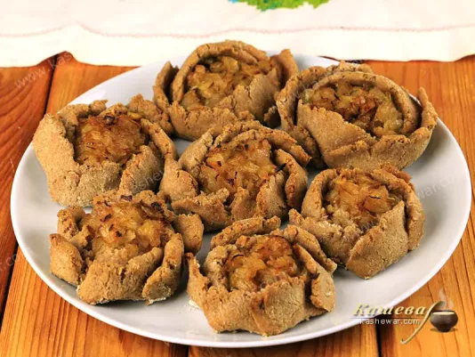 Knysh with onion stuffing