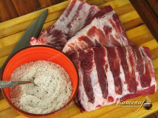Preparing ribs for salting
