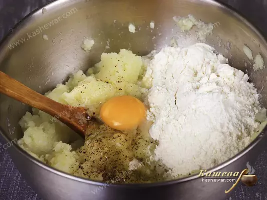 Капуста, яйца и мука