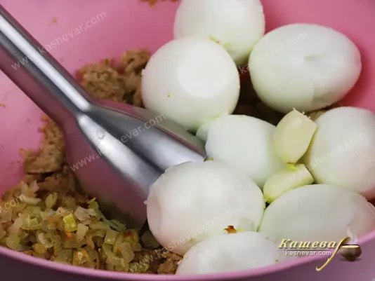 Boiled eggs for cutlets