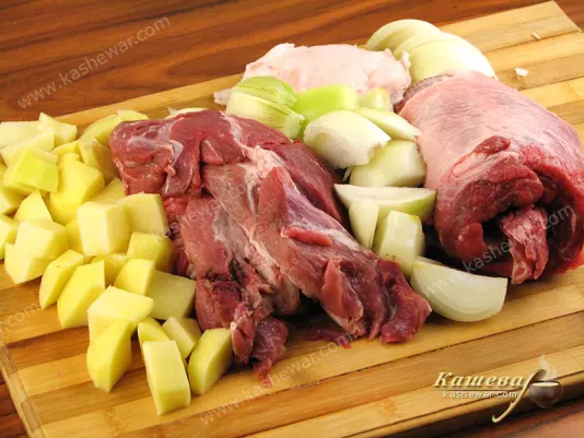 Cut the meat, peel and cut the potatoes