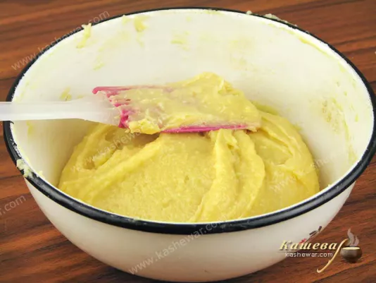 Ready custard dough