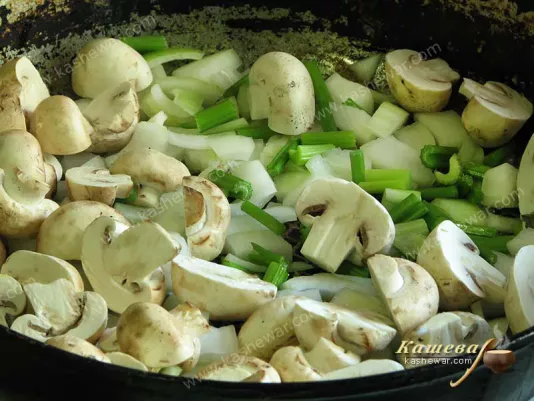 Mushrooms with celery and onions