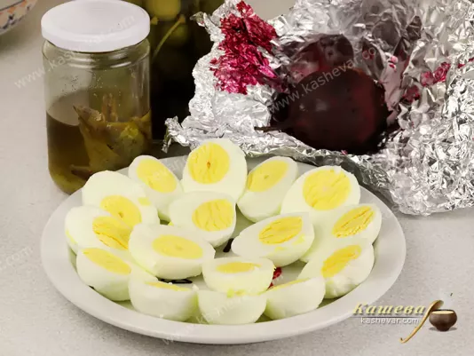 Вареная свекла и вареные яйца