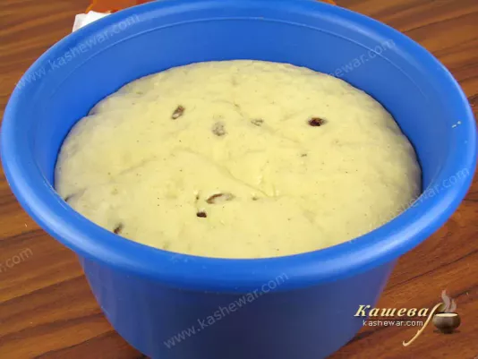 Coming up the dough for cakes
