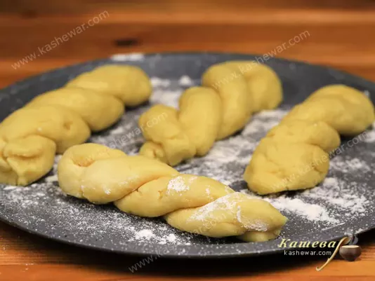 Kuluraki before baking