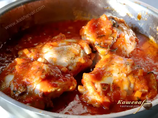 Chicken thighs in tomato juice