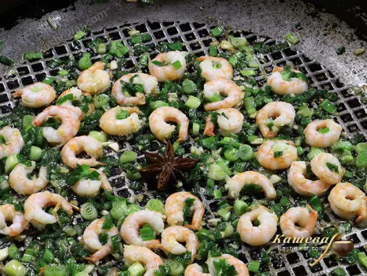 Креветки с зеленым луком и бадьяном