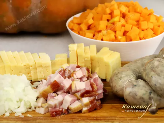 Порезанные продукты для начинки в лазанье
