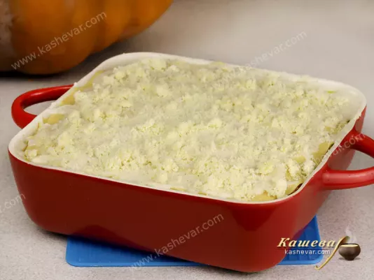 Лазанья с тыквой и колбасками