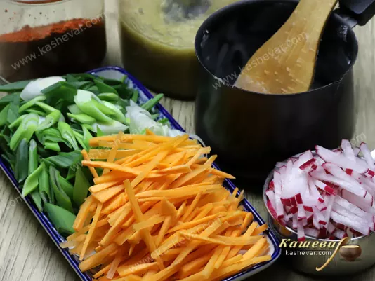 Onion and carrot, thinly sliced