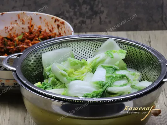Chinese cabbage and sauce