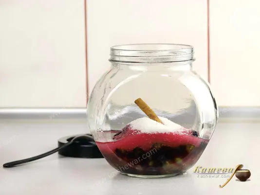 Виноград с сахаром и корицей