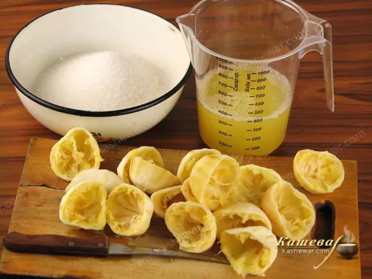 Squeeze juice from lemons