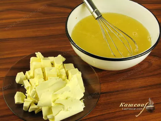 Mix lemon juice with sugar and butter