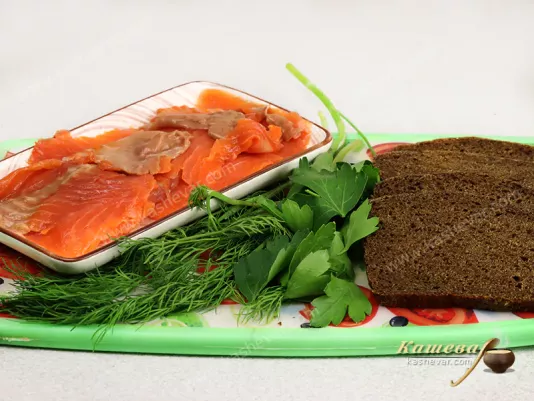 Salted salmon and black bread
