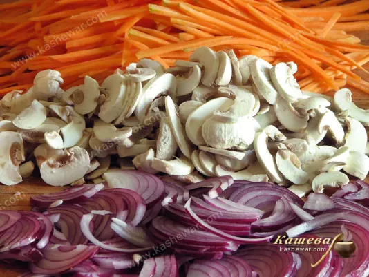 Cutting vegetables for salad