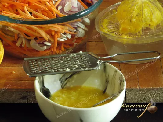 Making a salad marinade