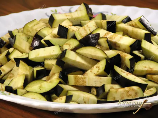 Preparing eggplant for pickling