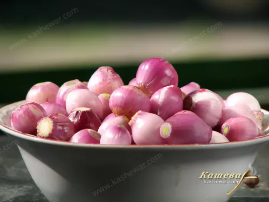 Onions for pickling