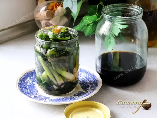 Маринованый зеленый лук