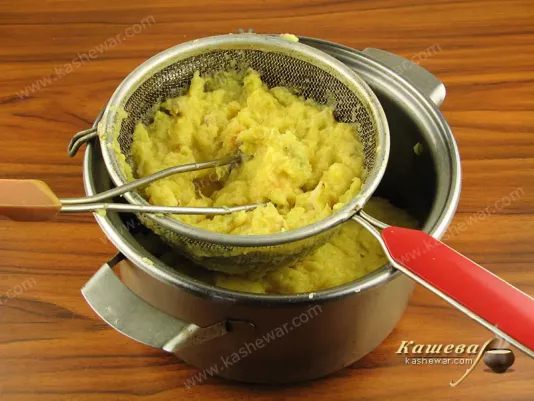 Grind quince through a sieve