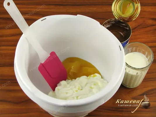 While the dough is cooling, prepare the cream