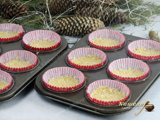 Cracker base in molds