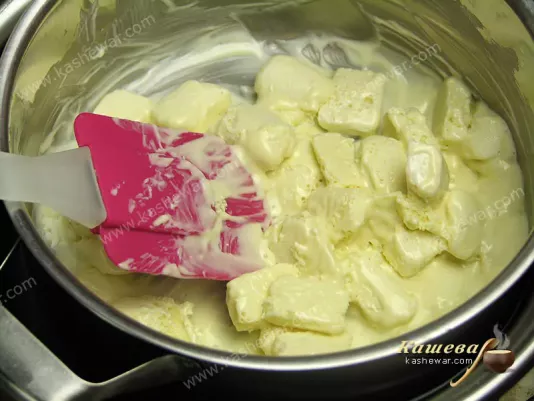Melted white chocolate