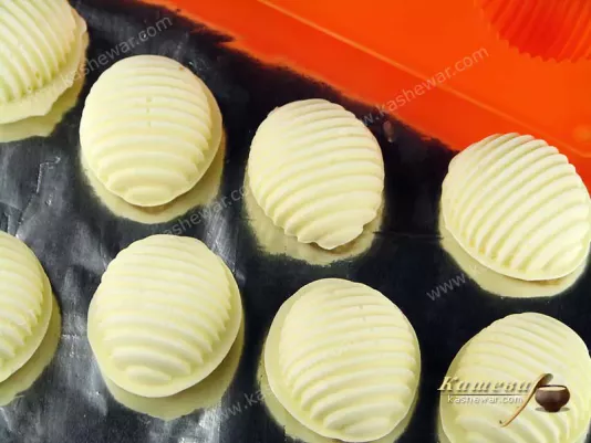 Dessert ready for icing