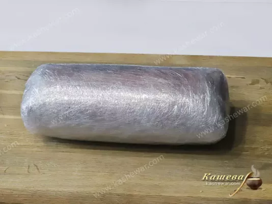 Рулет из говядины в пленке