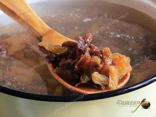 Raisins in water