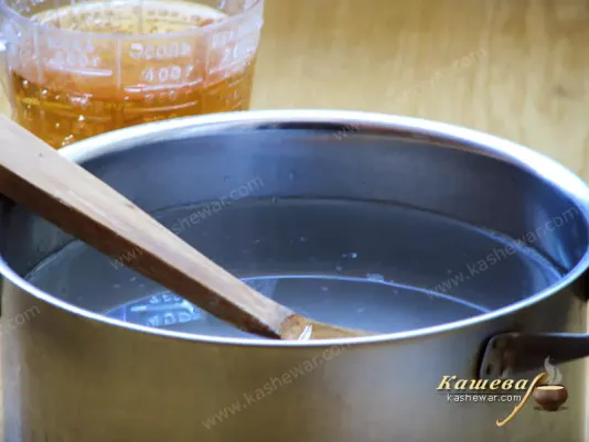 Making a pickle for cucumbers