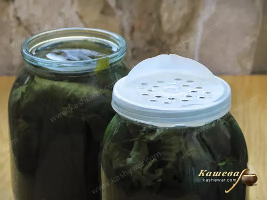 Scalding cucumbers in grape leaves with marinade