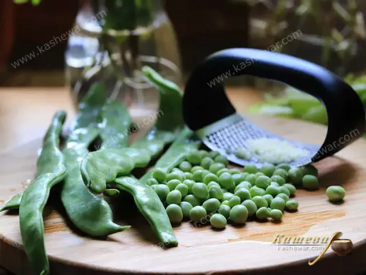 Green beans and green peas