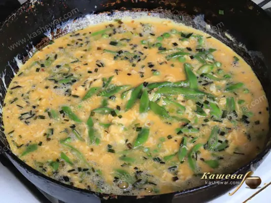 Omelet with the addition of green vegetables