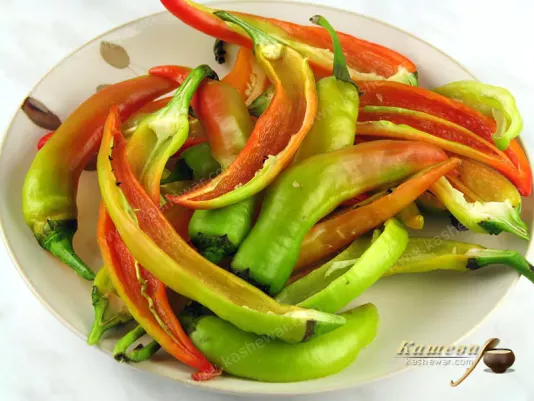 Preparing hot peppers for bhaji