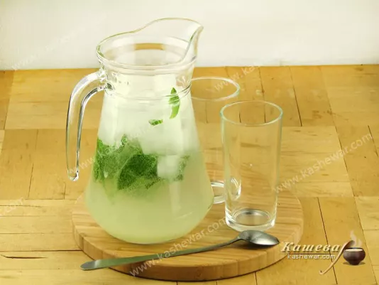 Ready refreshing lemonade from Gordon Ramsay
