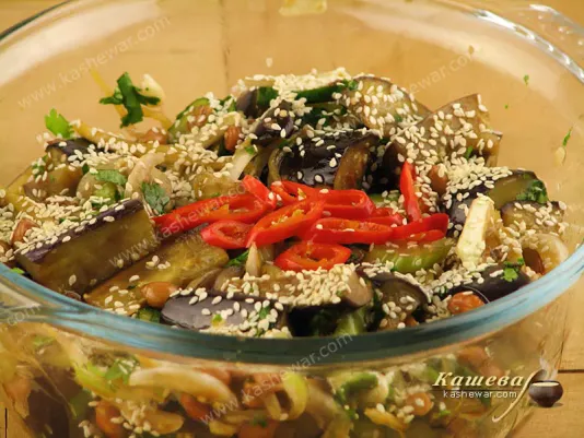 Vegetables sprinkled with sesame seeds and hot peppers